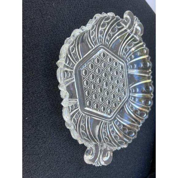 Vintage 6 Sided Crystal Cut Glass Nut/Candy Dish with Handles 6.5”X 7.5” X 1.25 - Picture 3 of 9